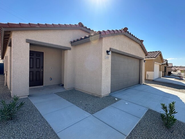 Building Photo - Beautiful New 3 Bedroom Home in the New Ra...