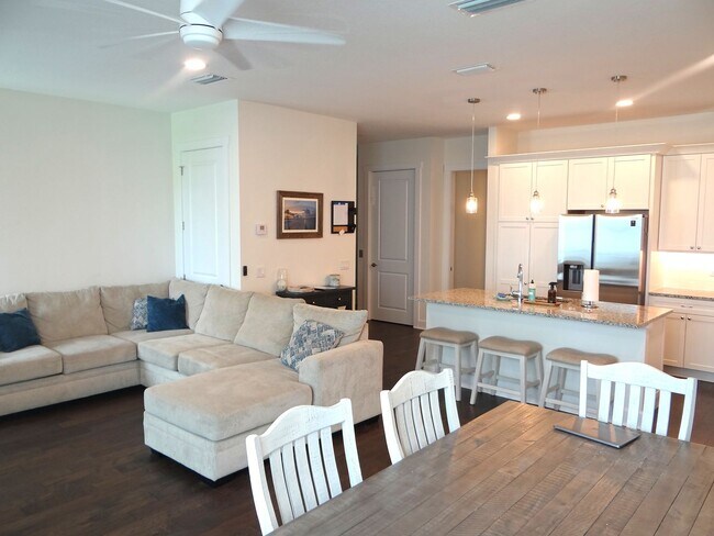 Foto del edificio - 3 bedroom/3bath Townhome in Dunedin