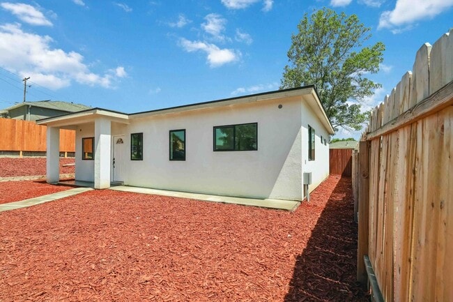 Foto del edificio - 4714 Harbinson Ave