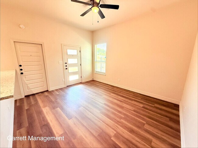 Foto del edificio - 207 N Ridge