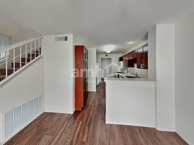 Foto del edificio - 7636 Connemara Ave