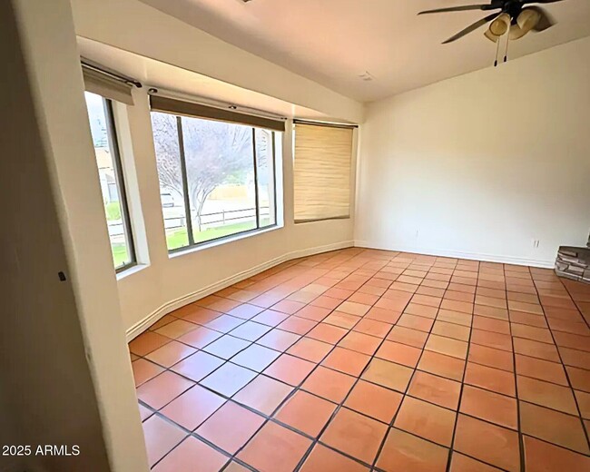 Foto del edificio - 9431 Serpentine Ln