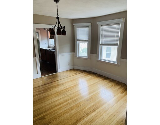 Foto del edificio - 164-166 Elliot Ave