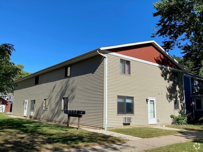 Building Photo - 721 Division St