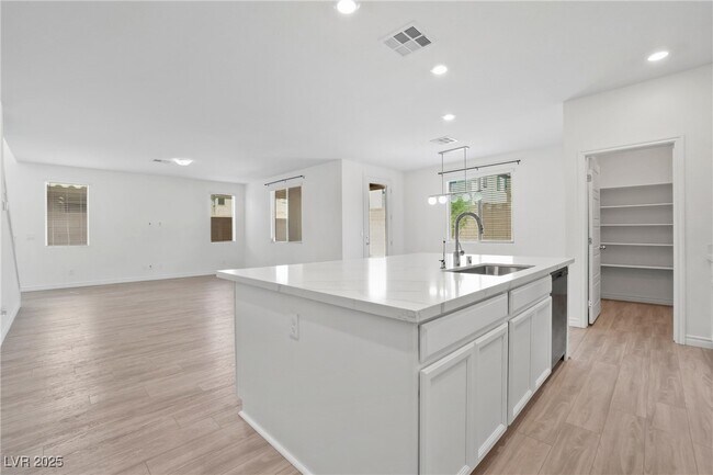 Foto del edificio - 1118 Junipine Ave