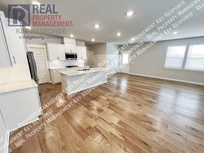 Building Photo - Stunning 3 bedroom single family home in D...