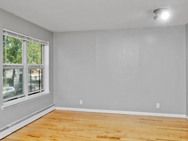 Building Photo - 132 W 117th St