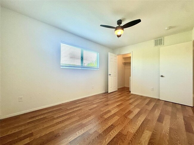 Building Photo - 2207 Leon St