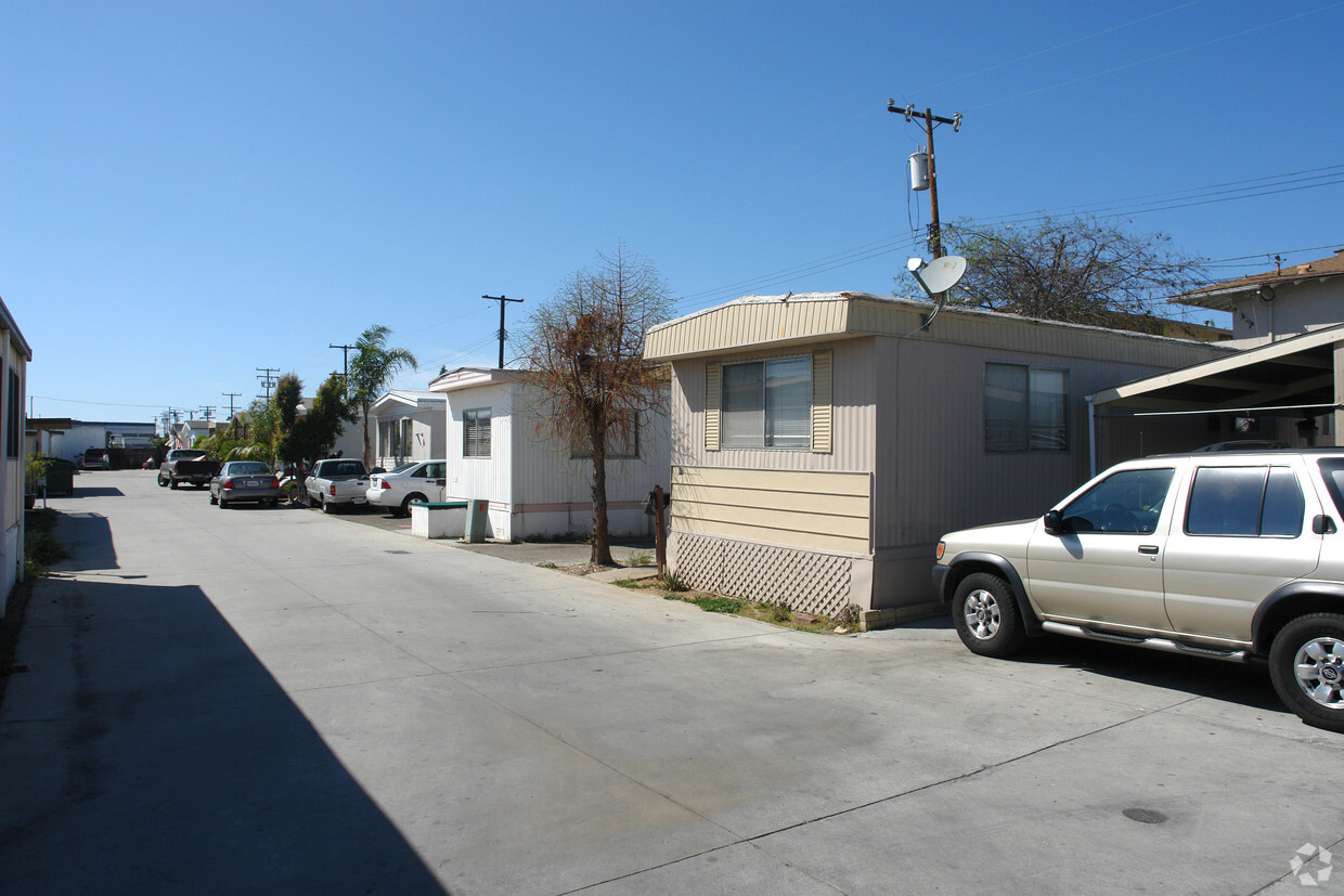 Foto del edificio - 1741 Pomona Ave