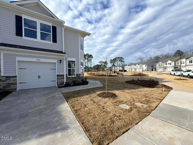 Foto del edificio - 1930 Hinesley Dr