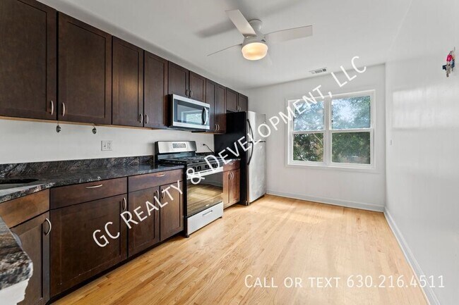Foto del edificio - 6429 N Damen Ave