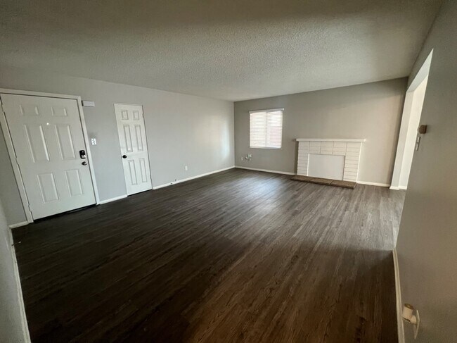 Building Photo - 321 W Hacienda Dr