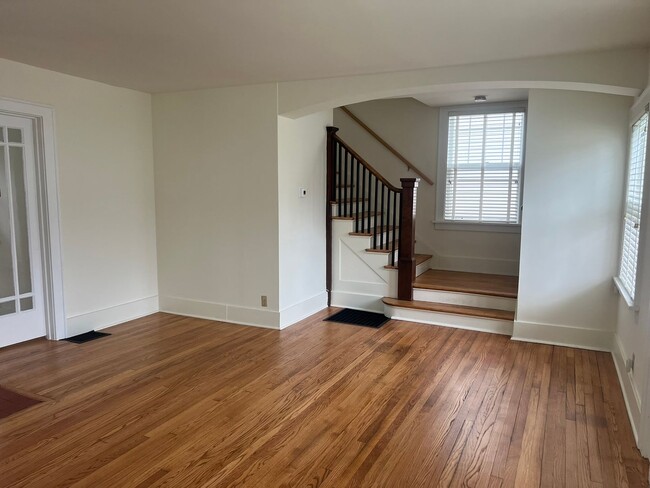 Foto del edificio - 240 W Locust St