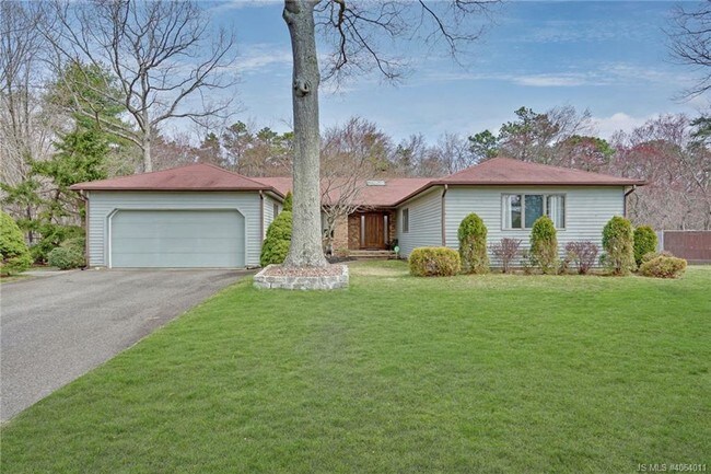 Building Photo - 220 Pheasant Hollow Dr