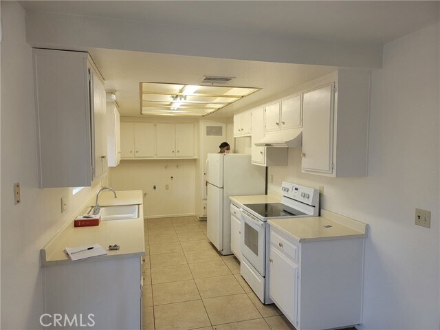 Building Photo - 863 Oleander St