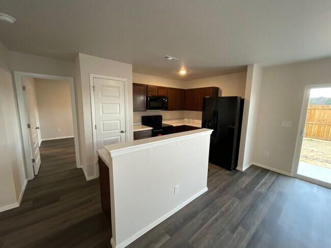 Foto del edificio - *Pre-leasing* Three Bedroom | Two Bath Hom...