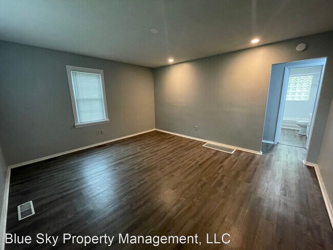 Building Photo - 2 br, 1 bath House - 3700 South Beacon Street