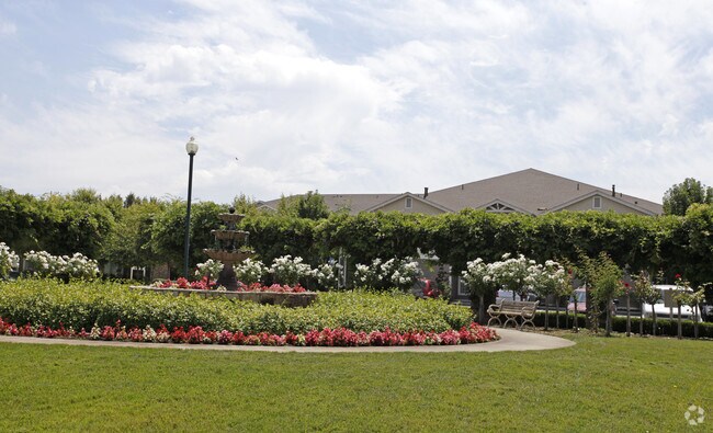 Vineyard Creek Apartments Rentals Santa Rosa, CA