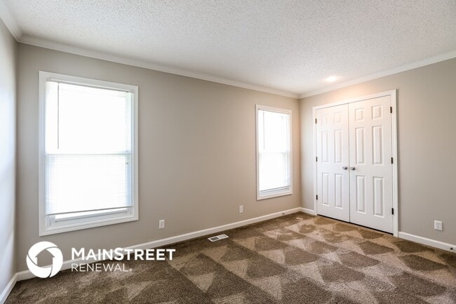 Building Photo - 11847 W 99th Terrace