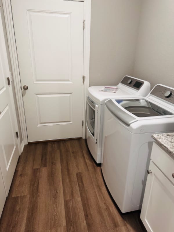 Photo - 321 Grove Ln House