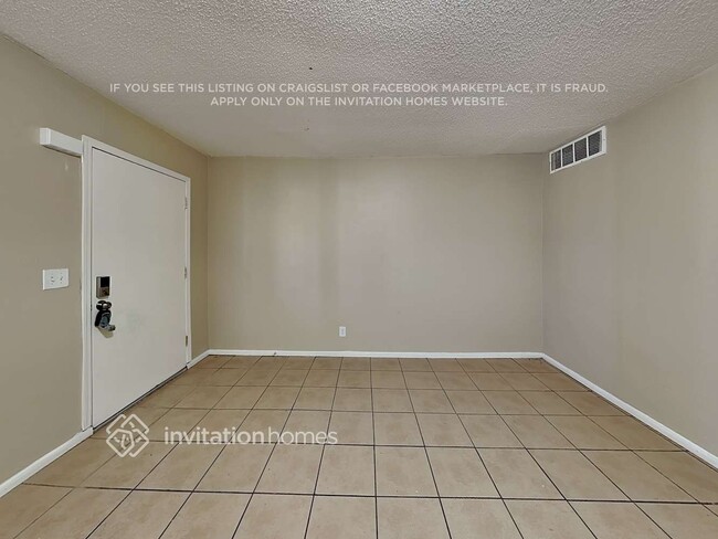 Building Photo - 3409 W Poinsettia Dr