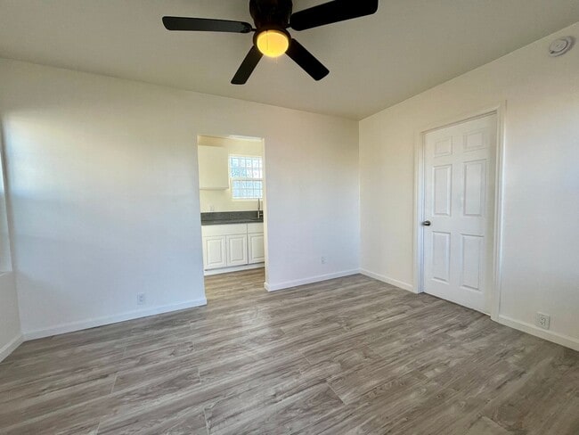 Building Photo - 6200-6202