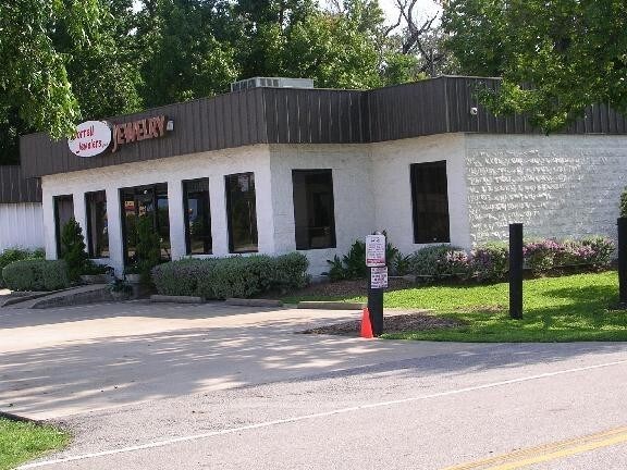 Building Photo - 11515 Jones Rd