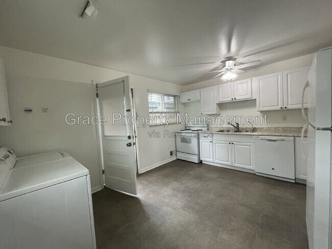 Building Photo - 3540 S Corona St