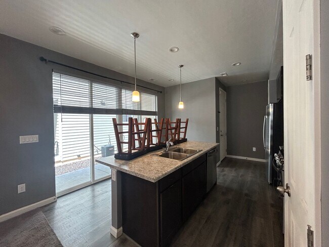 Building Photo - 3 Bedroom 2 Bathroom Townhouse in Payson, Utah!