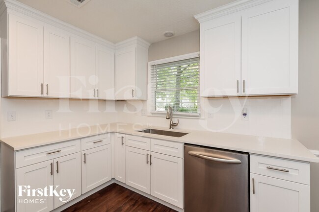 Foto del edificio - 4914 Chestnut Lake Dr