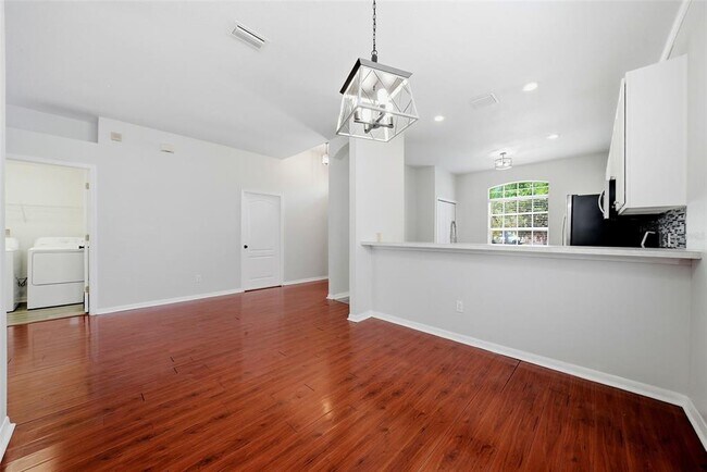 Building Photo - 403 Laguna Mill Dr