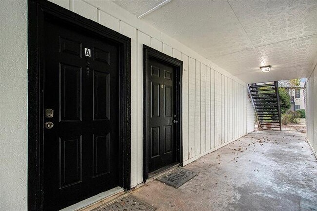 Foto del edificio - 3599 Woodbriar Cir