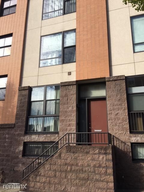 Primary Photo - 4 br, 2.5 bath Townhome - 1702 N Calvert St