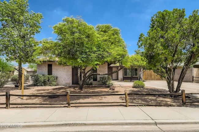 Foto del edificio - 1253 S Revere