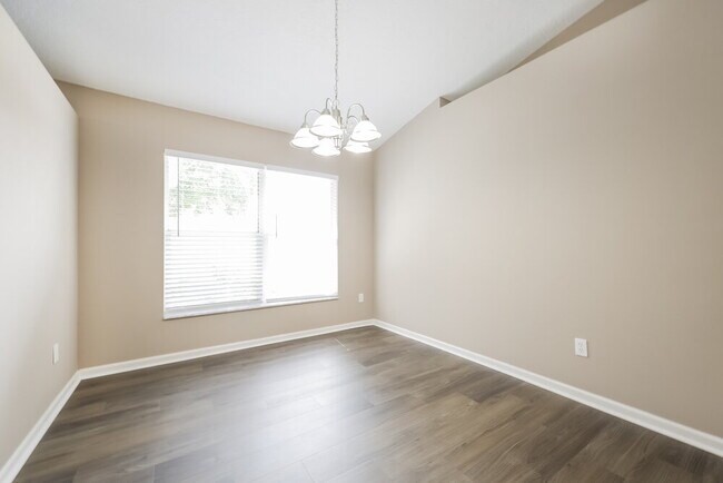 Building Photo - 525 Oak Branch Cir