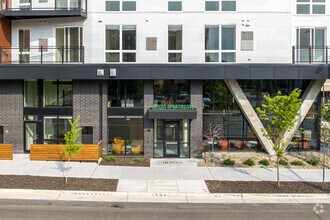 Building Photo - Hencen