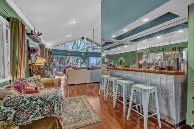 Foto del edificio - 373 Laredo Dr