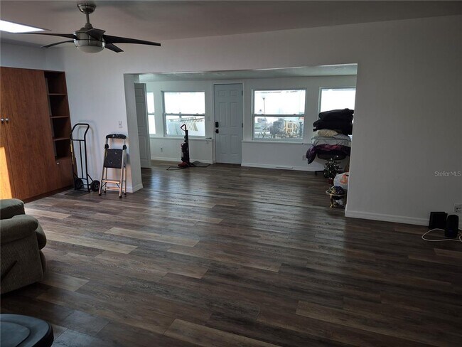 Foto del edificio - 7709 W Hanna Ave