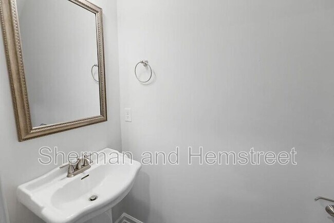 Foto del edificio - 7026 Hummingbird Dr