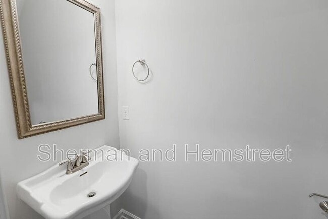 Building Photo - 7026 Hummingbird Dr