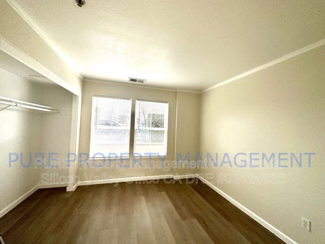 Building Photo - 213 Lighthouse Dr