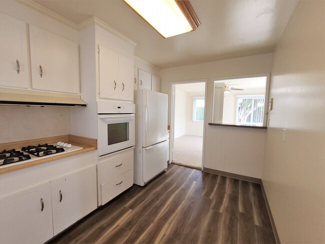Building Photo - Charming and Spacious Home in Bay Ho!