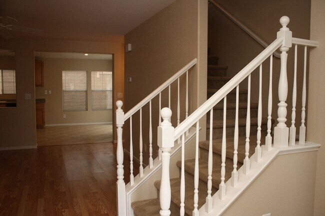 Building Photo - Beautiful 2 Story Home !!!