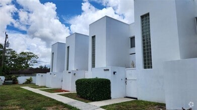 Building Photo - 5060 Elmhurst Rd