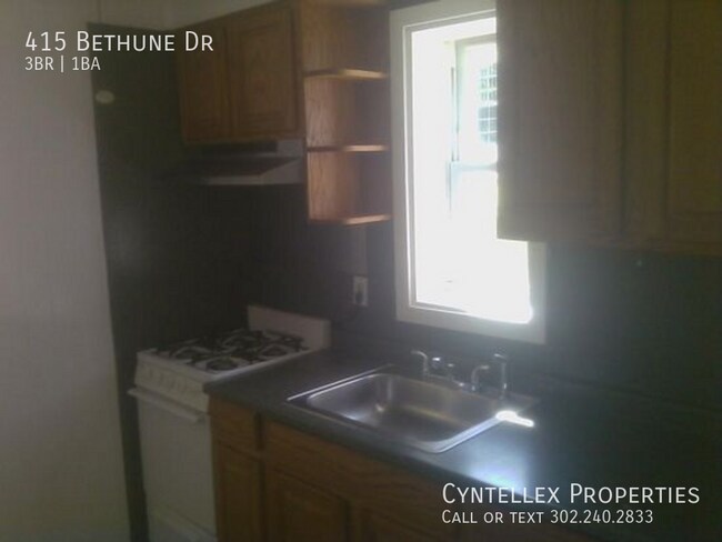 Building Photo - Available Now!  Beautiful Three Bedroom Ho...