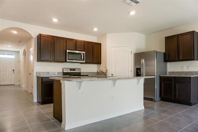 Building Photo - 2548 Ryland Falls Dr