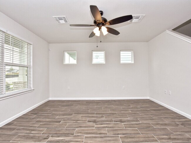 Foto del edificio - Contemporary 3 bed/2 bath home in the awar...