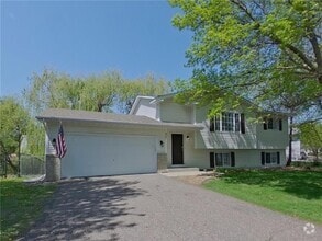 Building Photo - 407 Wagon Wheel Cir