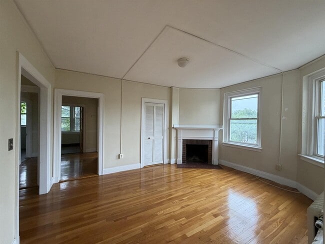 Building Photo - 7 Craigie Cir