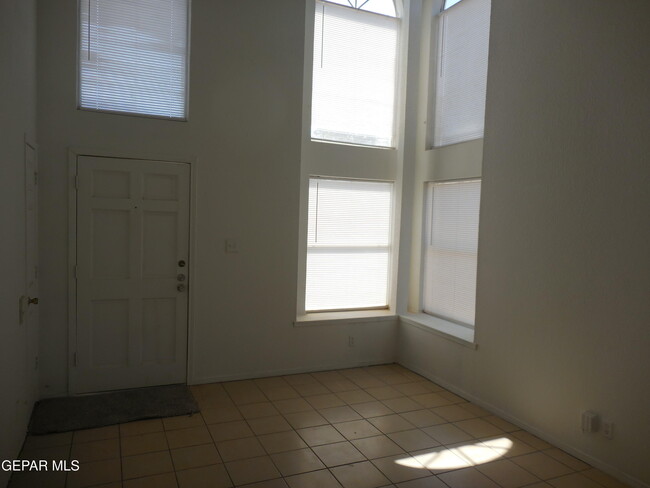 Building Photo - 5804 River Hollow Ct